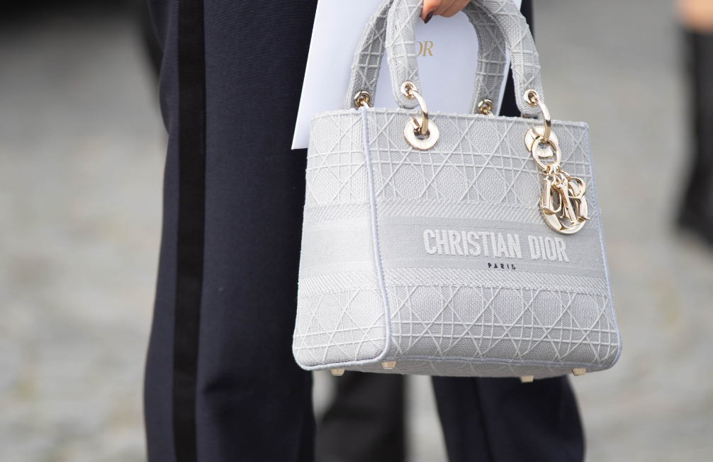 “Estatuto, poder e sucesso são conceitos influenciados pelas grandes marcas.”